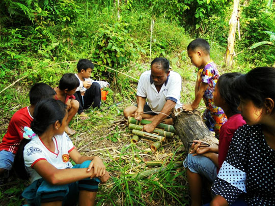 Mentawai cultural teacher shows students how to make traditional musical instruments