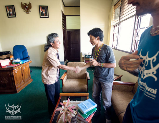 Pertemuan dengan kepala Balai Bahasa Provinsi Sumatera Barat untuk membahas pengembangan kamus Mentawai