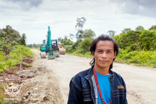 Suku Mentawai Direktur, Esmat Sakulok, syuting di Selatan Trans Mentawai, Siberut.